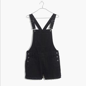 Madewell Adirondack Short Overalls in Washed Black